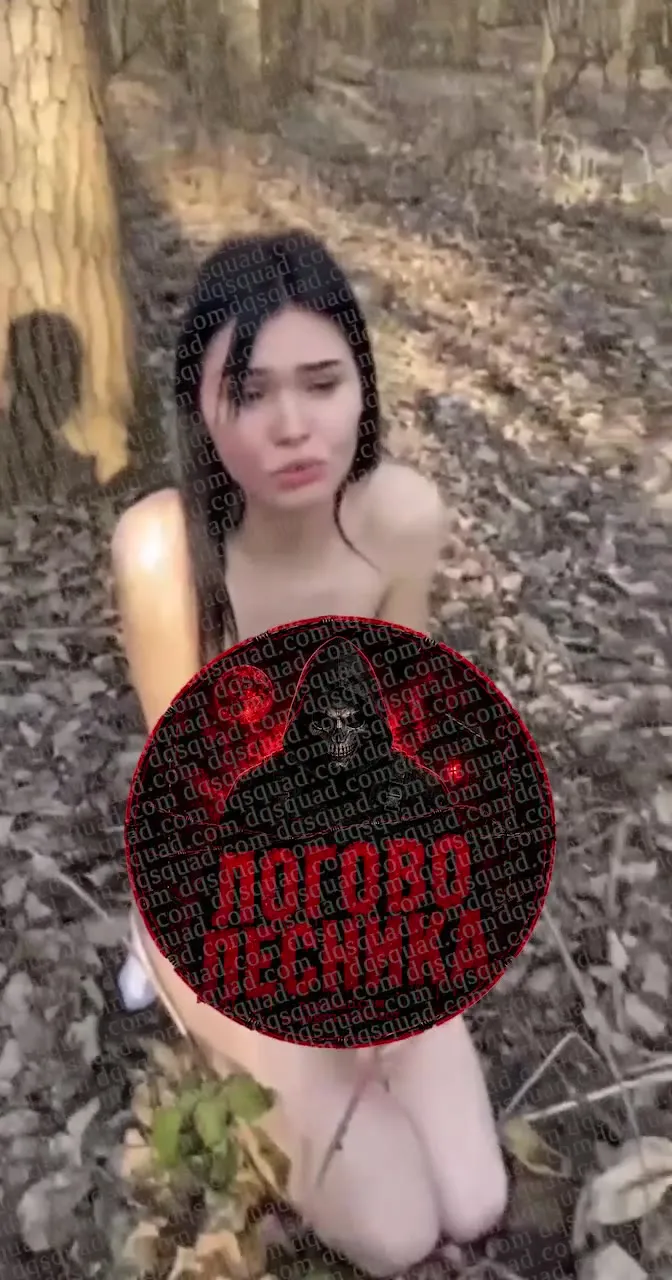 Русскую худощавую закладчицу выебали в ротяку спортики